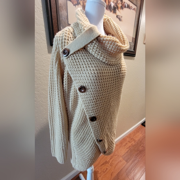 Soft & Thick Cable Knit Sweater - Size L - Picture 2 of 6